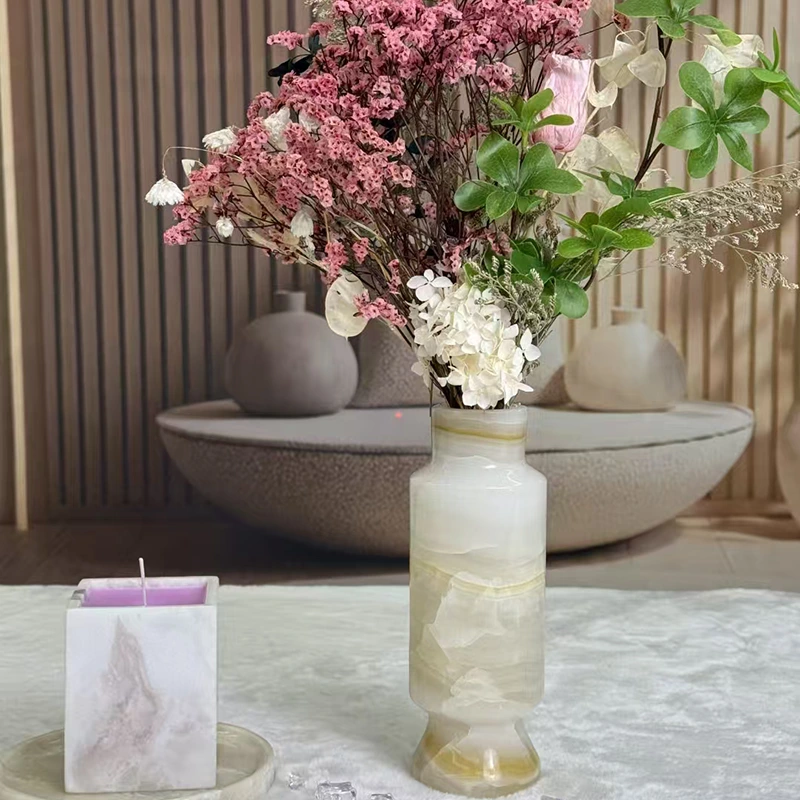 白いオニキスの花瓶